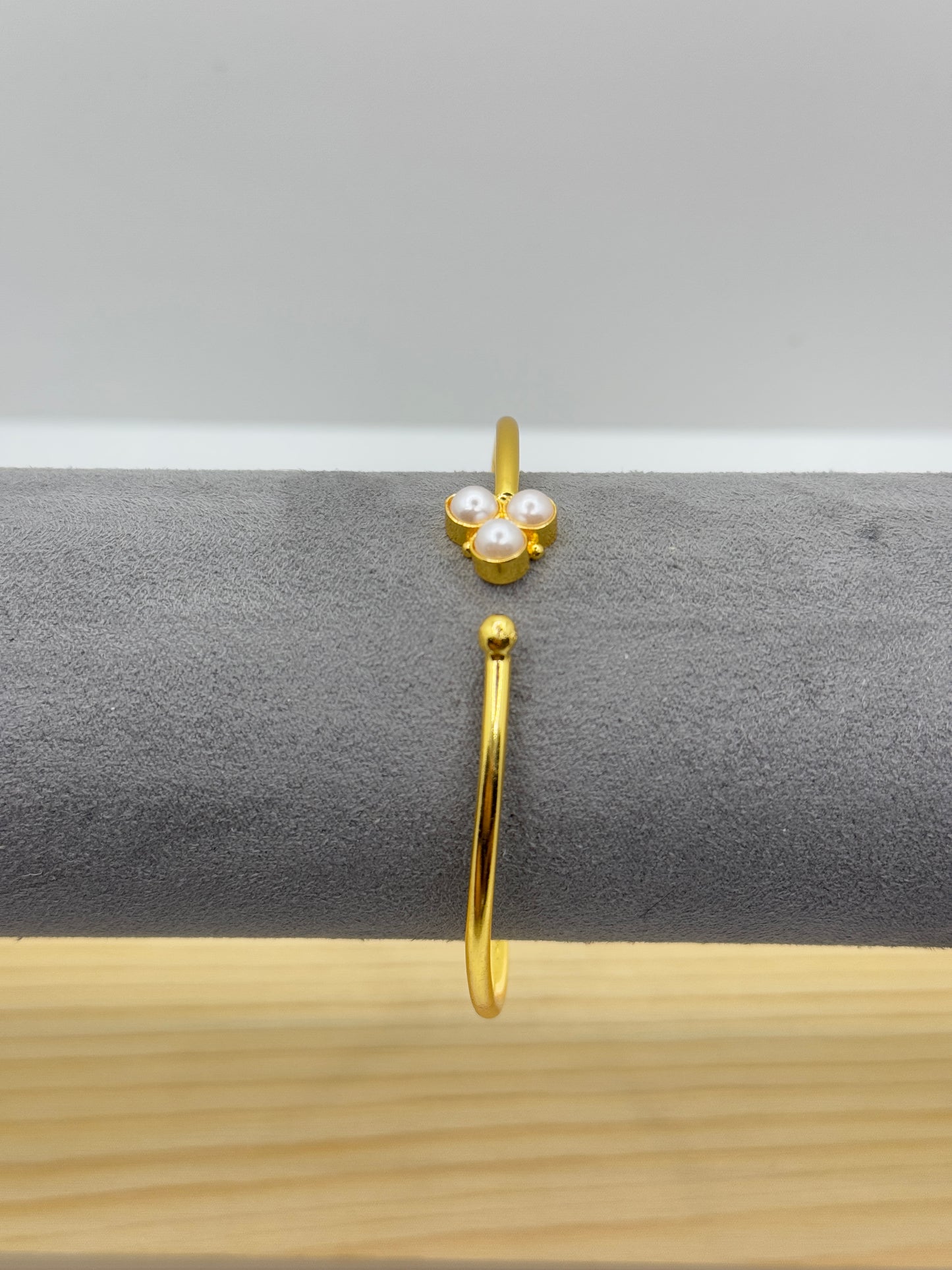 Elegant Gold Pearl Cluster Bangle