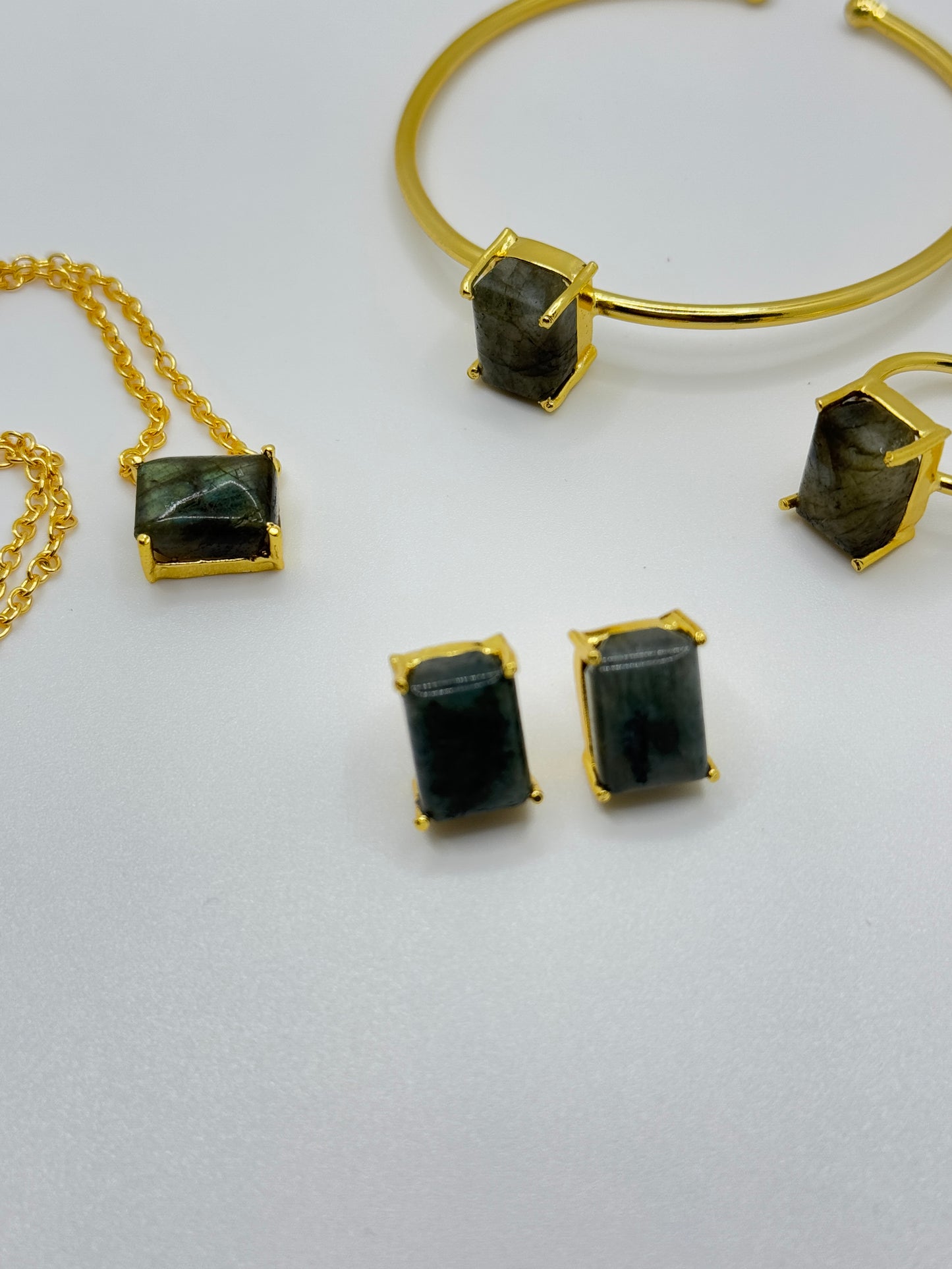 Gold Jewelry Set with Dark Grey Gemstone Cubes