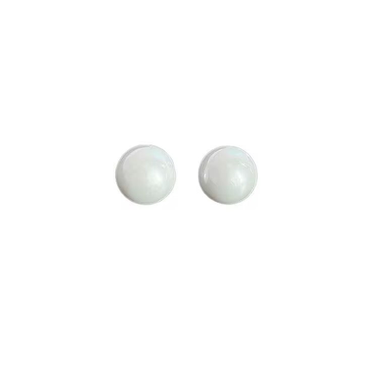 Oversized pearl earrings