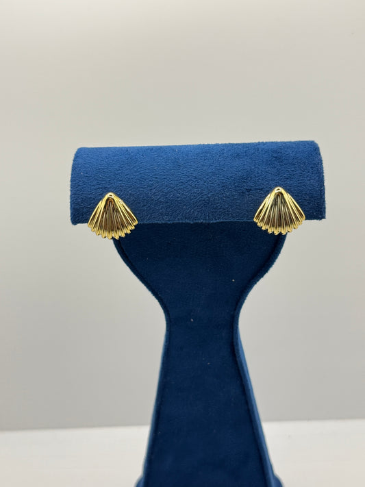Small Scallop Shell Gold Stud Earrings
