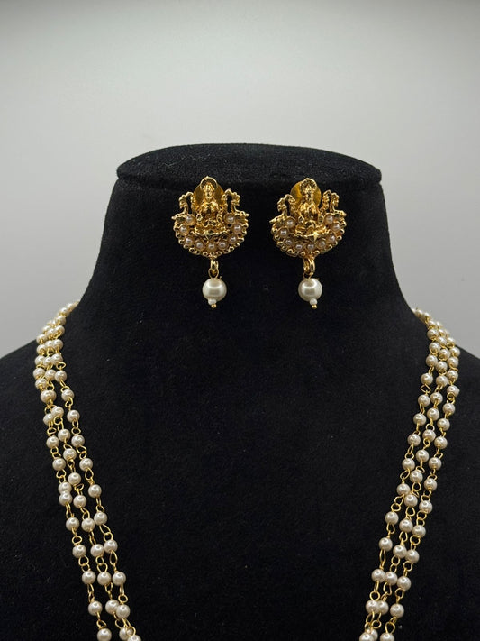 Emphasizing the temple artistry with pendant necklace and earrings