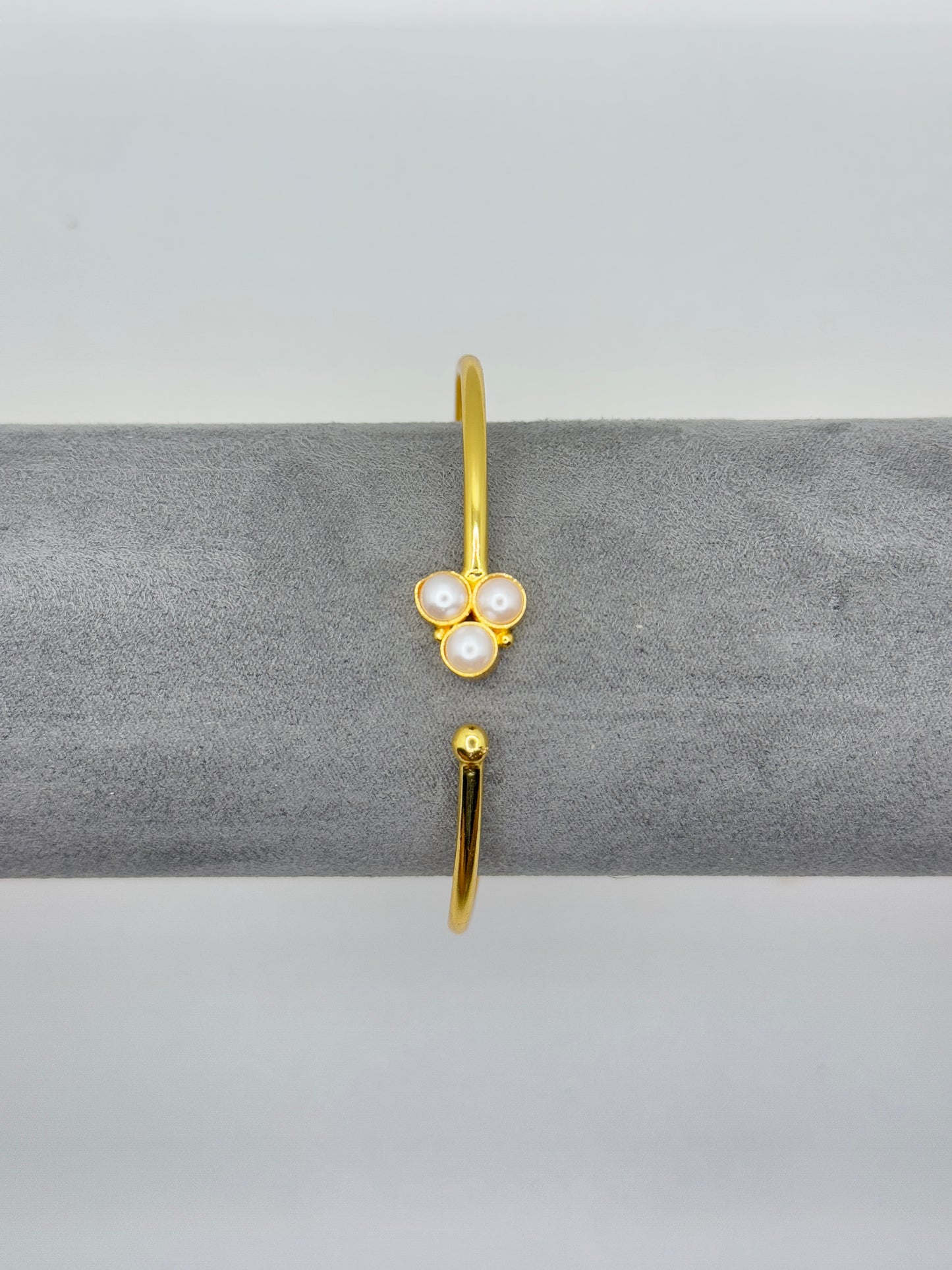 Elegant Gold Pearl Cluster Bangle