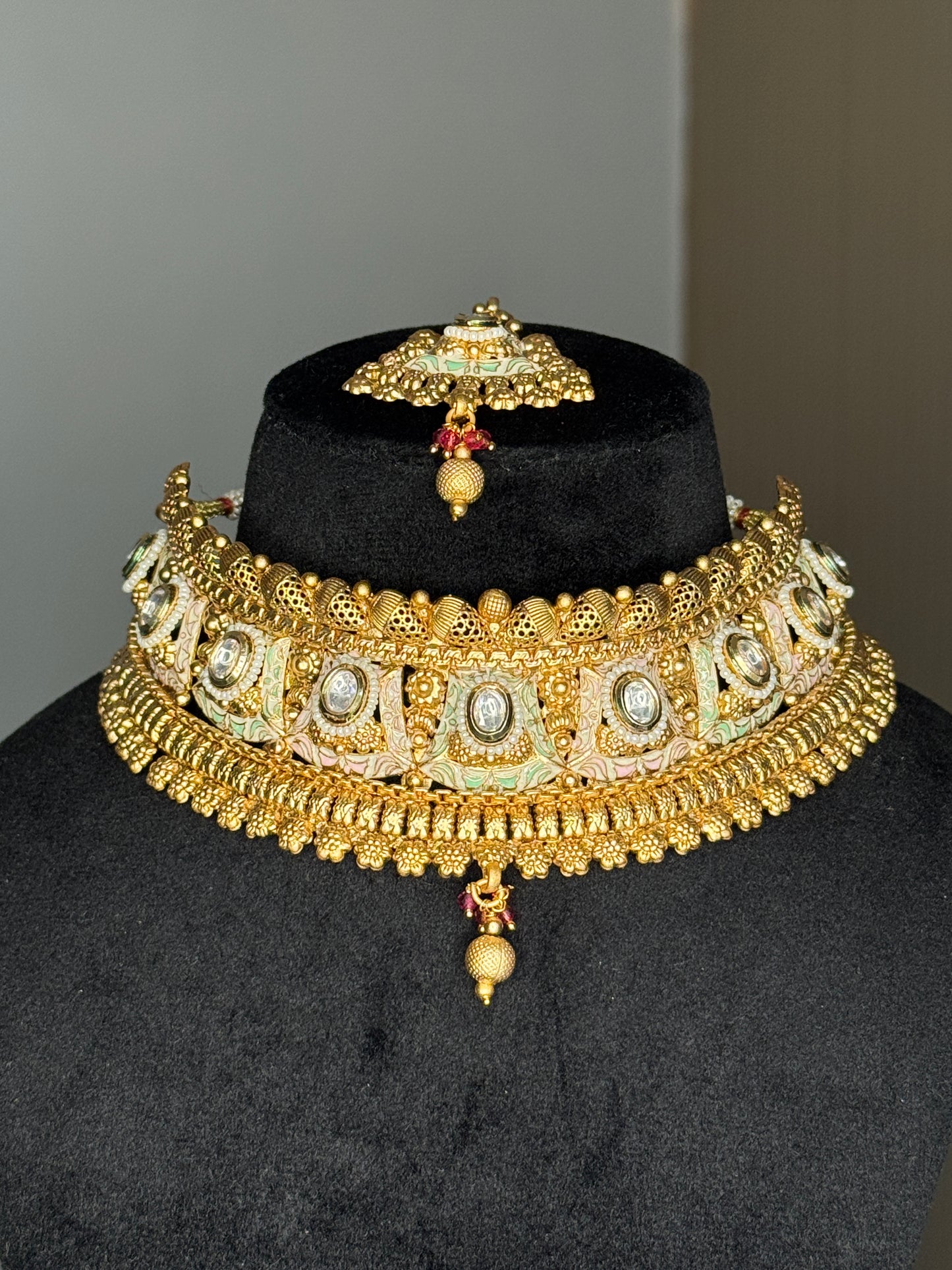 Classic Gold Choker with Maang Tikka Set