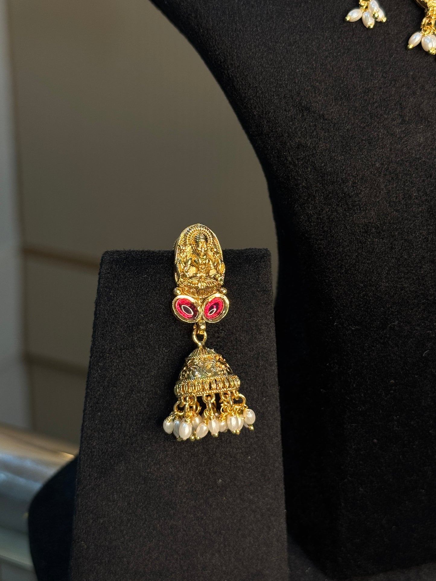 Traditional Gold-Plated Necklace Set with Pearl and Stone Drops