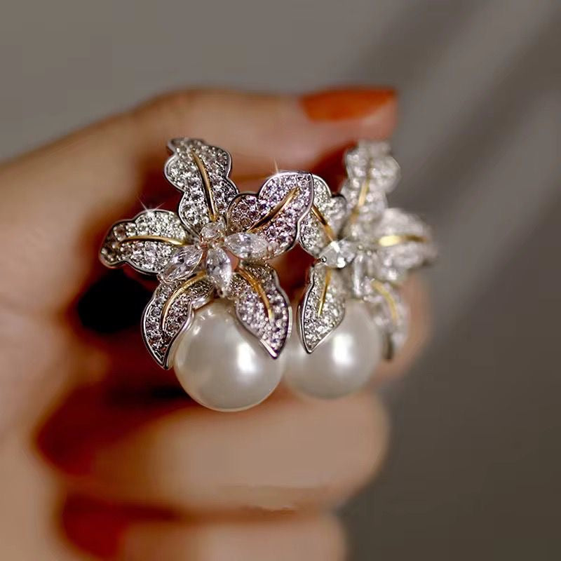 Flower earrings with pearl in premium range