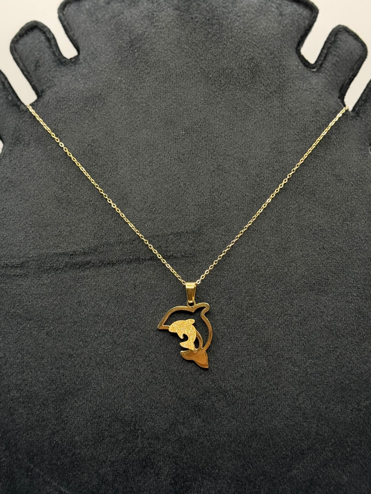 Dolphin pendant necklace in stainless steel anti tarnish