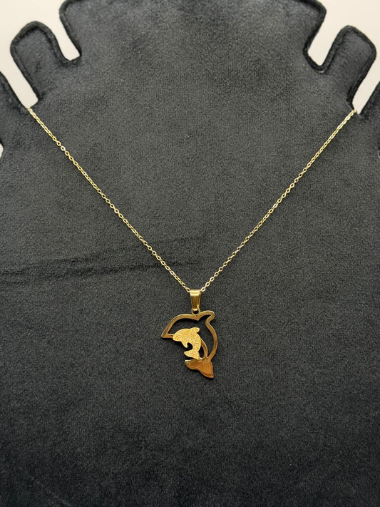 Dolphin pendant necklace in stainless steel anti tarnish