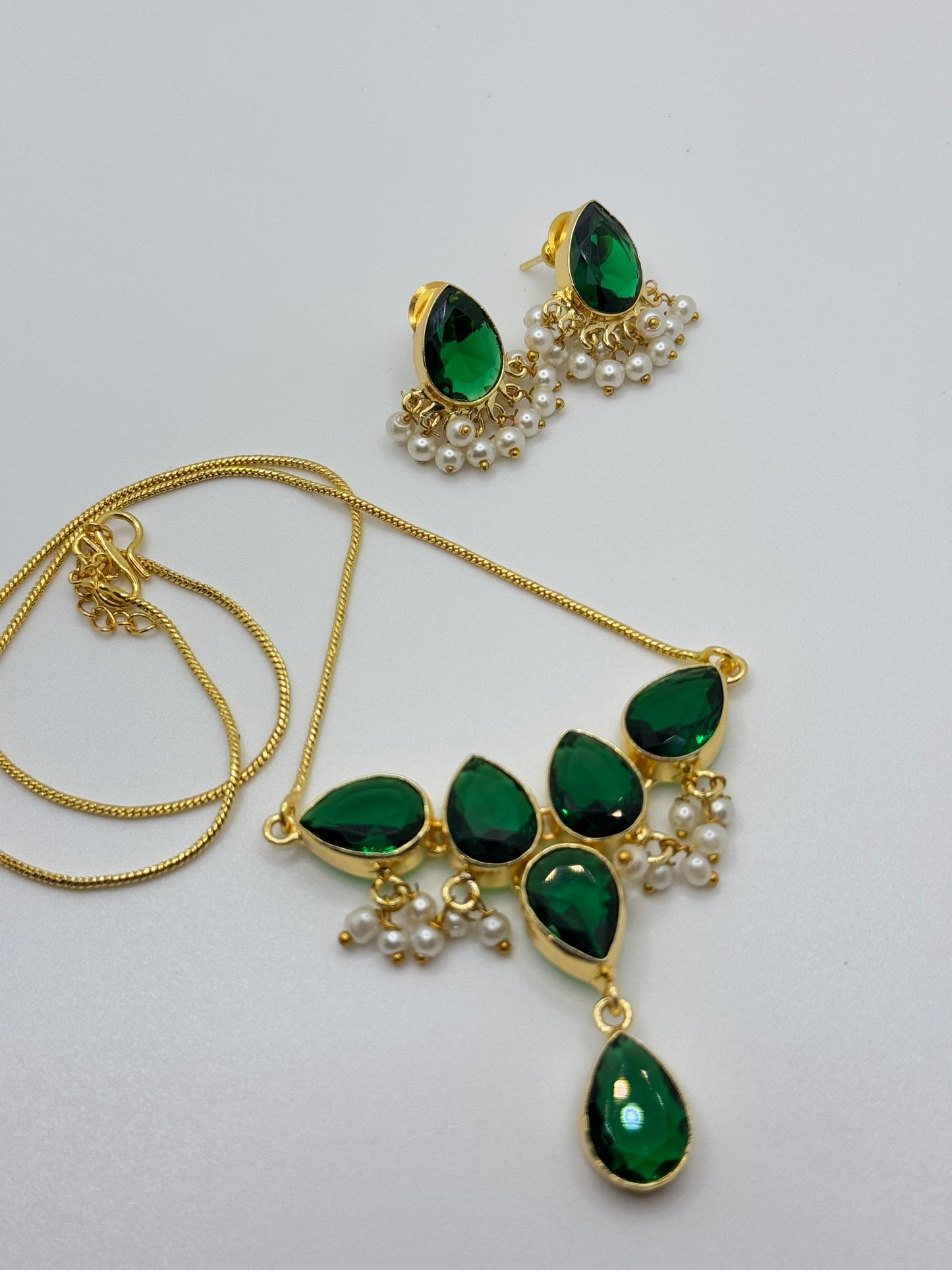 Emerald Green Stone Teardrop Necklace and Earring Set