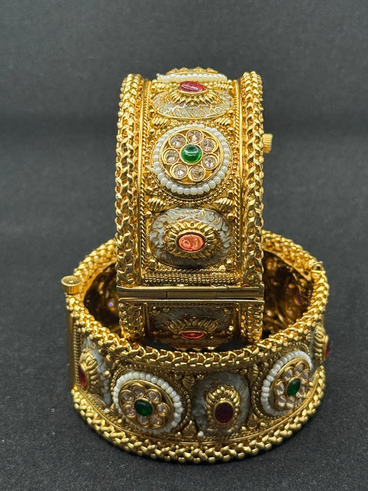 Chic Gold-Toned Bangle with Wavy White Enamel and Gemstone Details 2*6