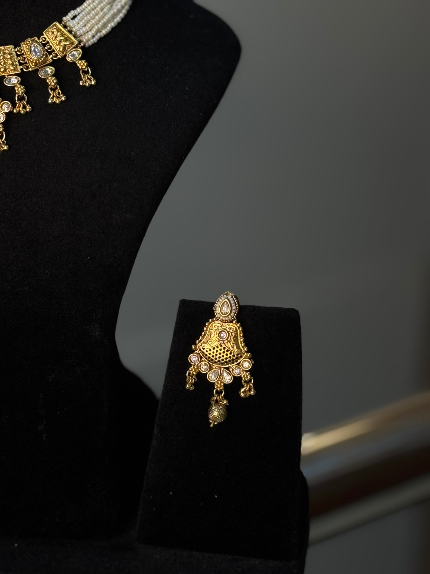 Classic Pearl & Gold-Plated Choker Set with Antique Design