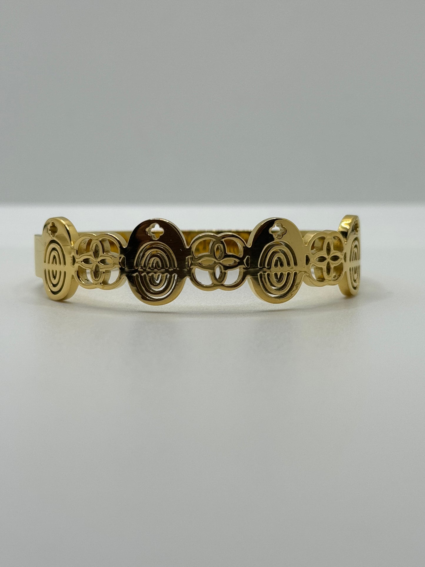 Gold Cutout Pattern Bangle