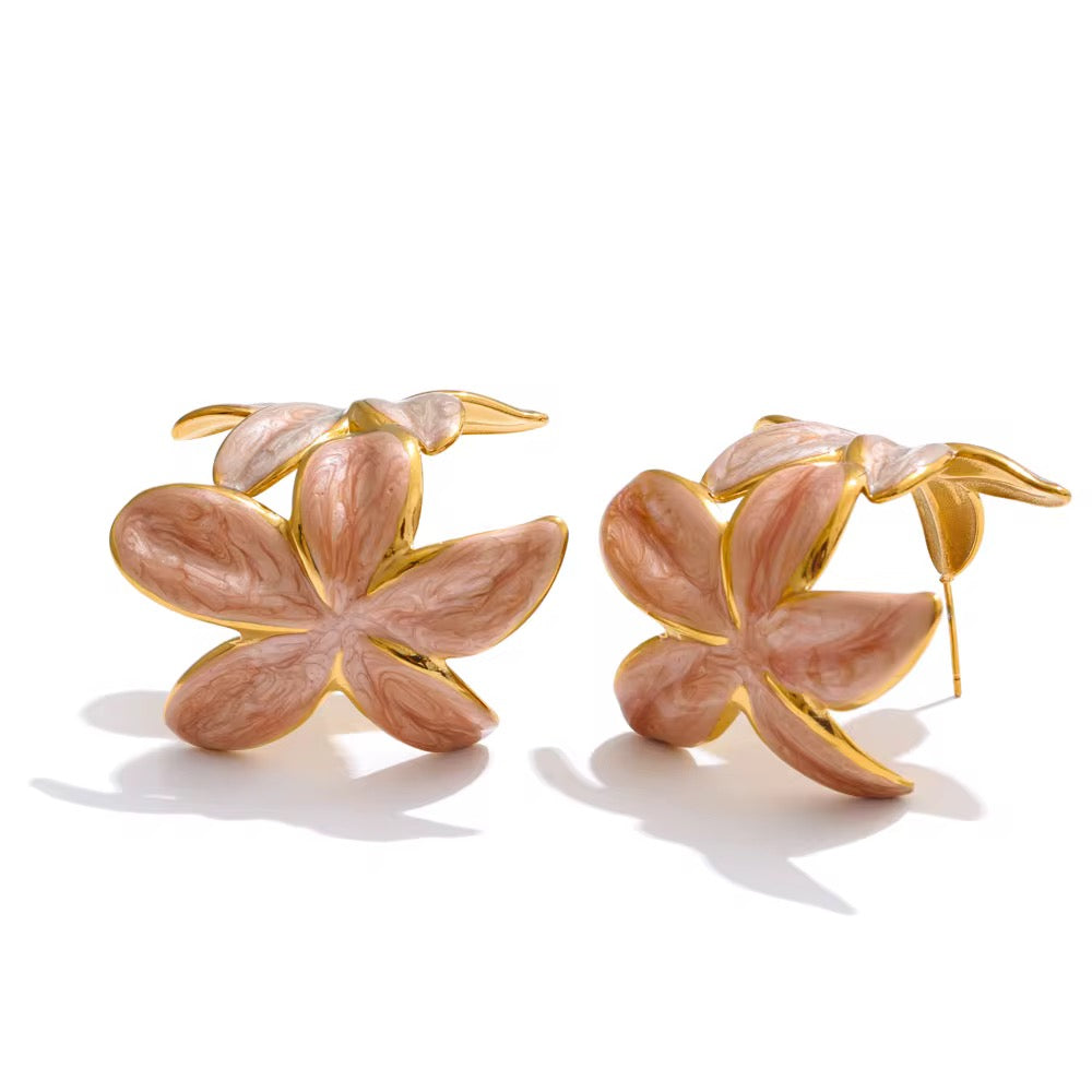 Flower shaped loop earrings golden colour