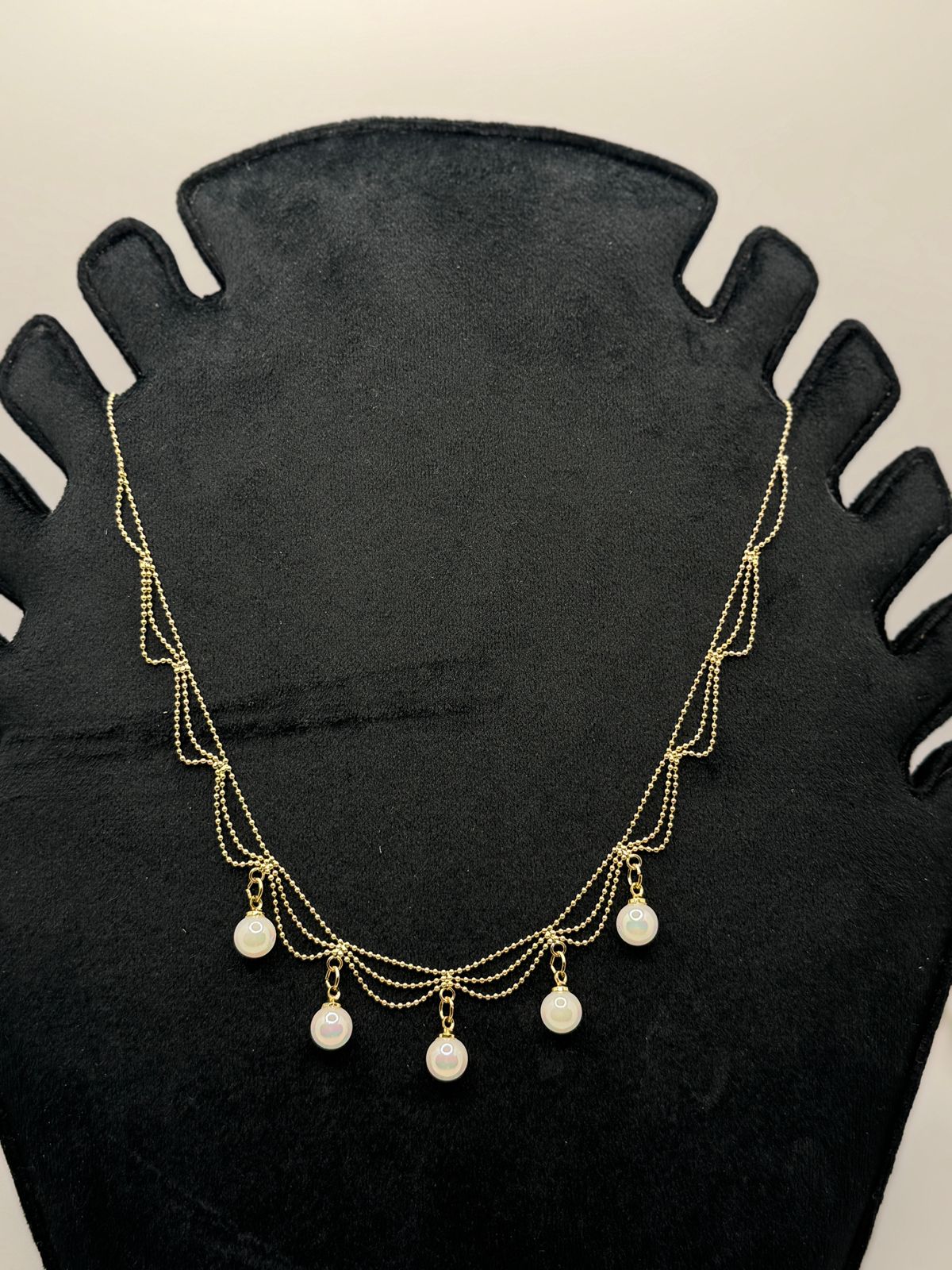Curtain pearl drop necklace