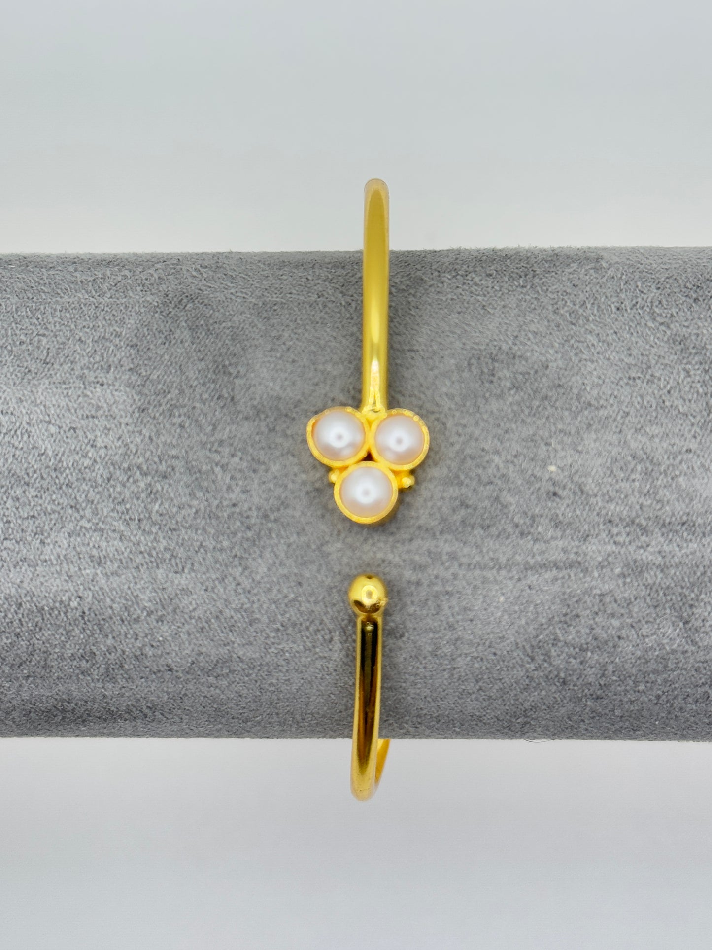 Elegant Gold Pearl Cluster Bangle