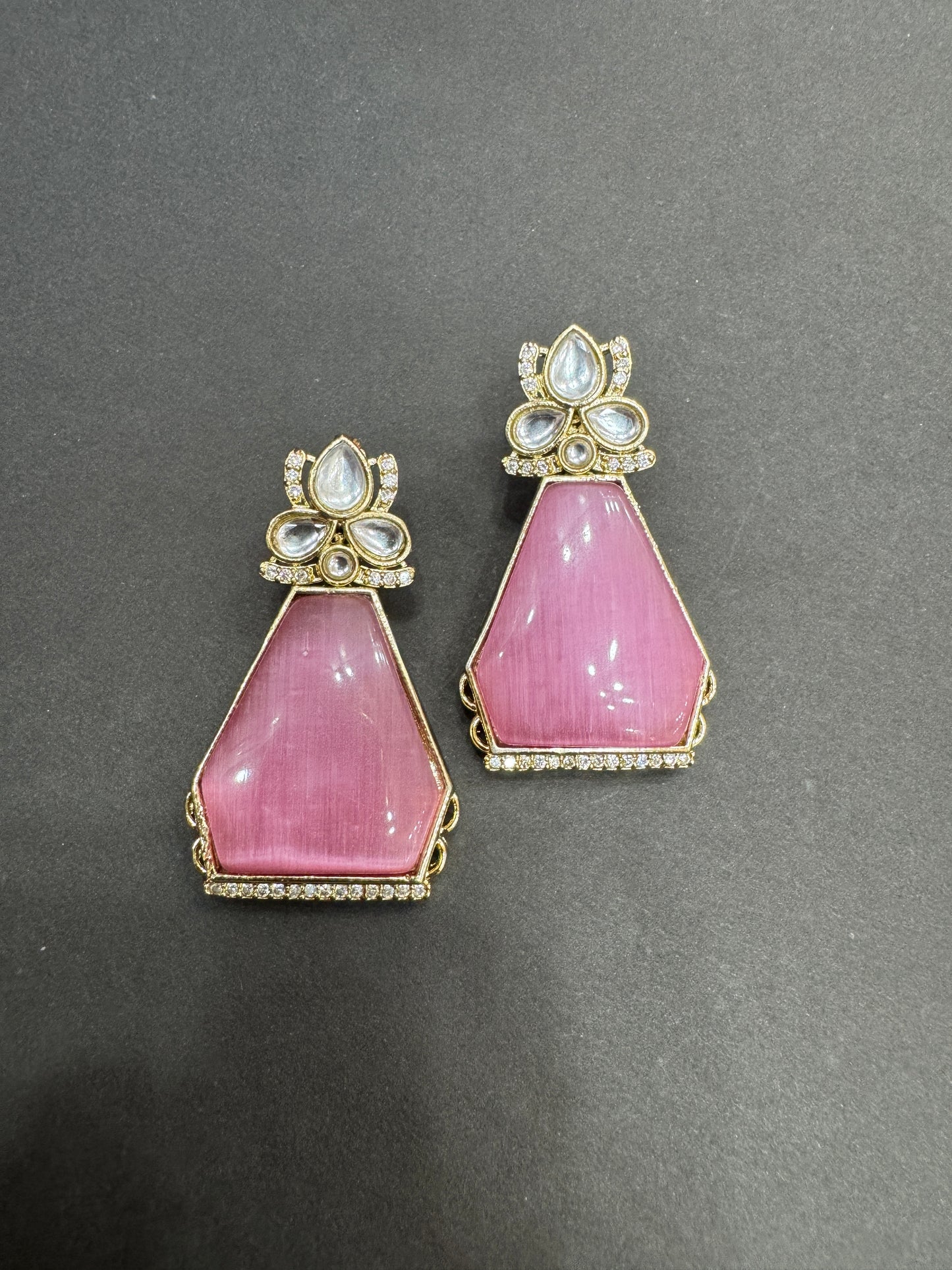 Earrings with colour moisanite stone