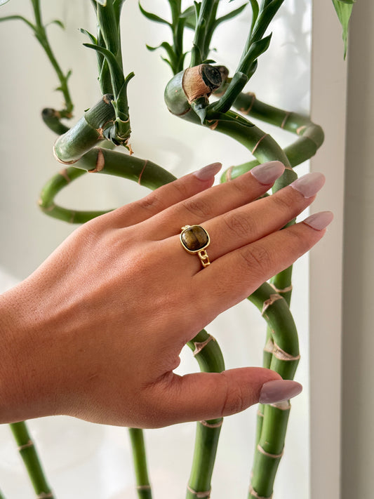Korean anti tarnish ring with stone