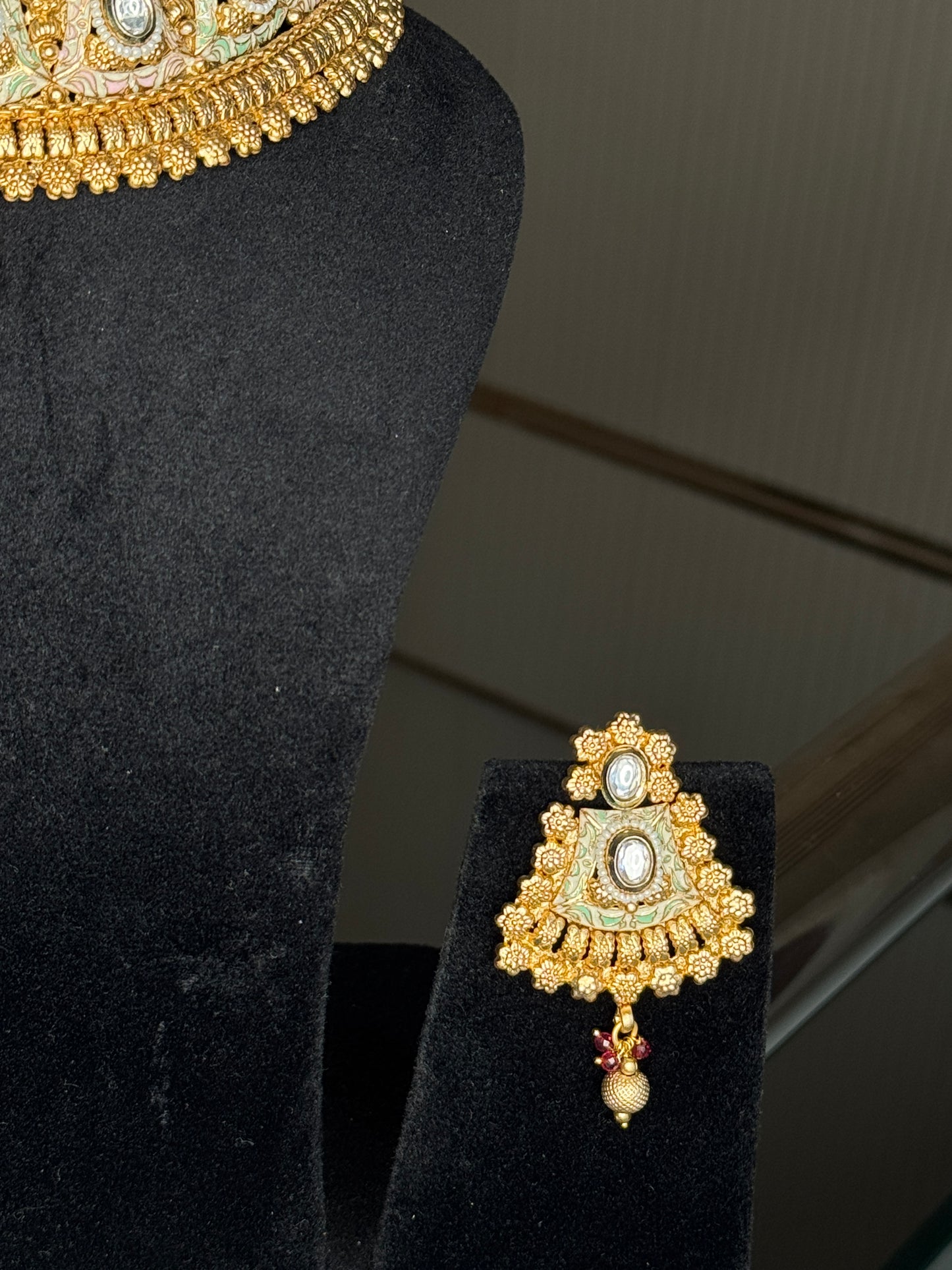 Classic Gold Choker with Maang Tikka Set