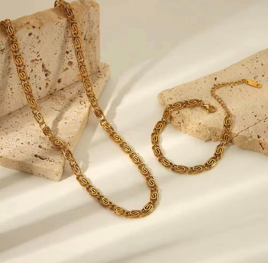 Neckchain and bracelet combo