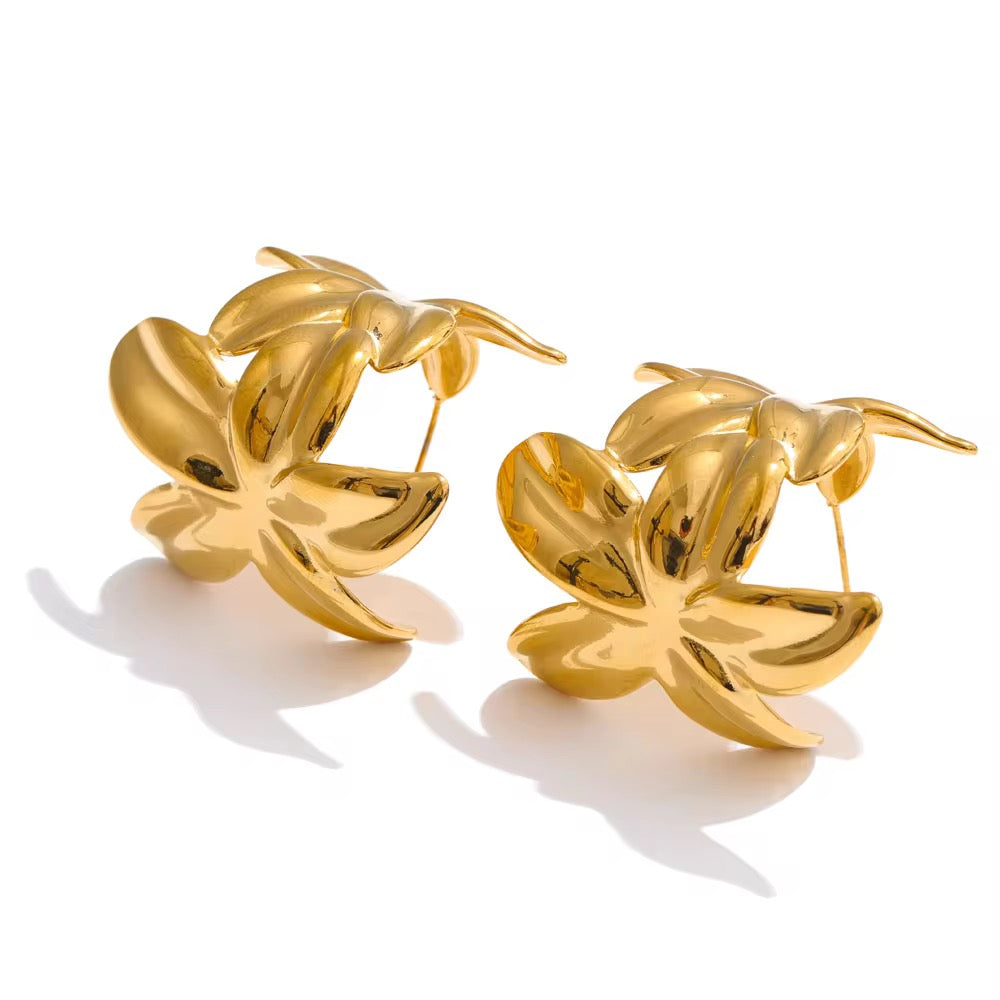 Flower shaped loop earrings golden colour