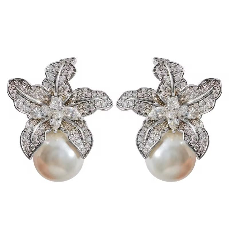 Flower earrings with pearl in premium range