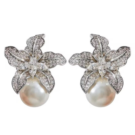 Flower earrings with pearl in premium range