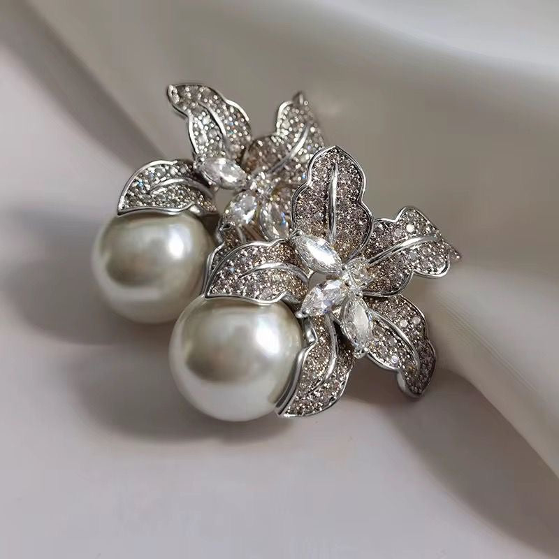 Flower earrings with pearl in premium range
