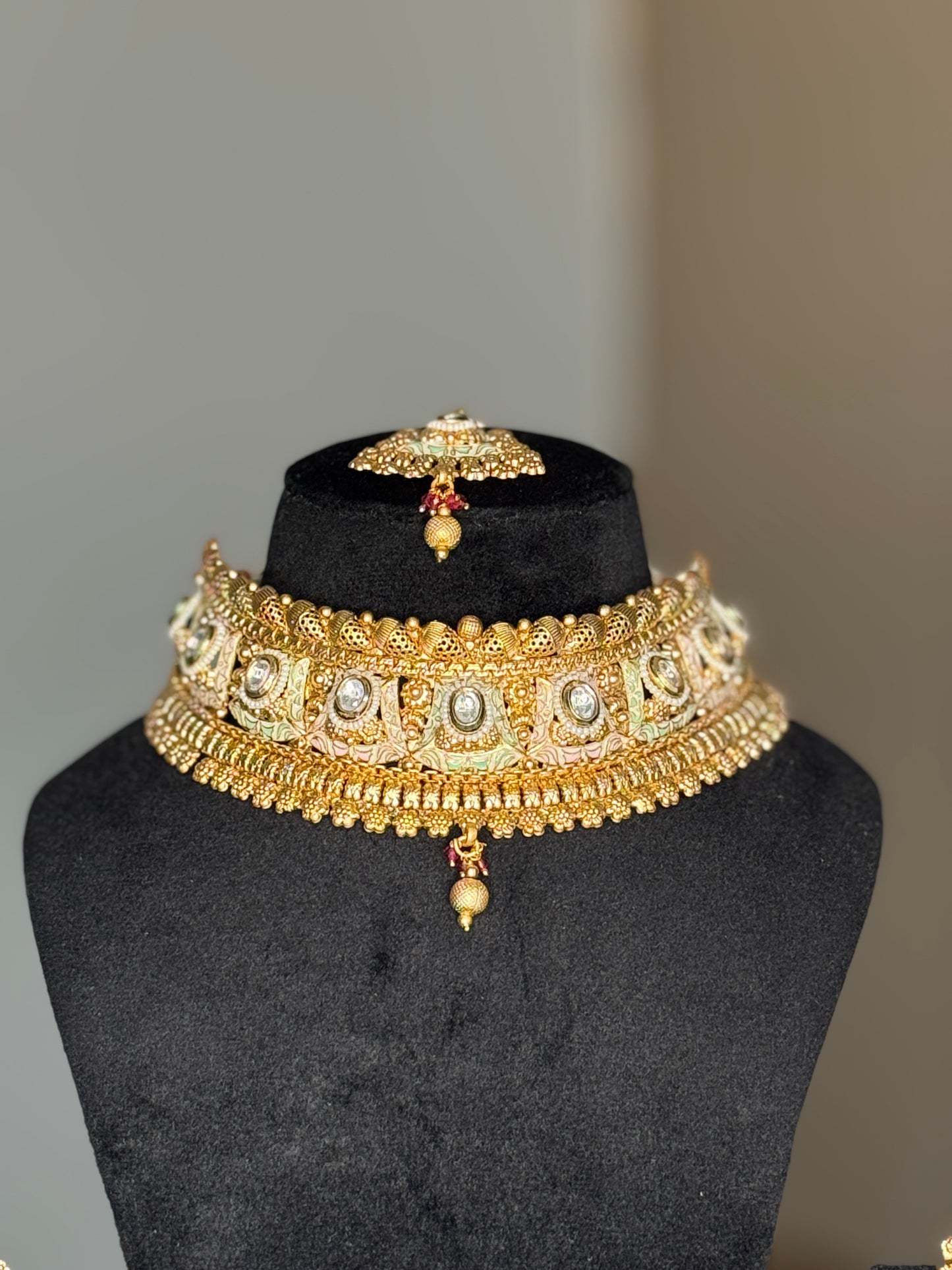 Classic Gold Choker with Maang Tikka Set