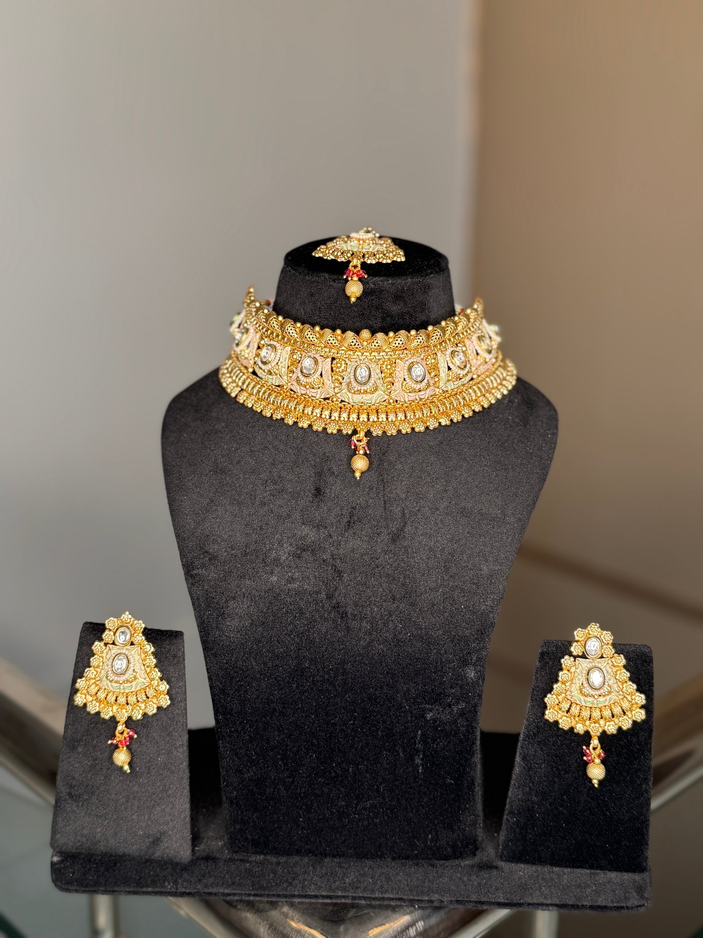 Classic Gold Choker with Maang Tikka Set