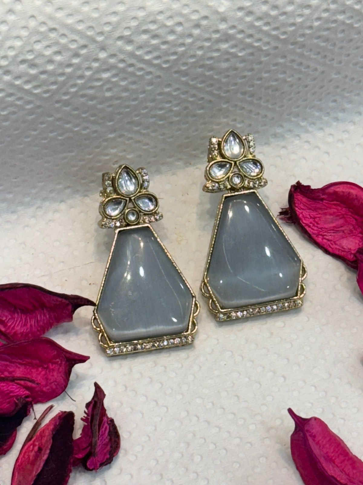 Earrings with colour moisanite stone