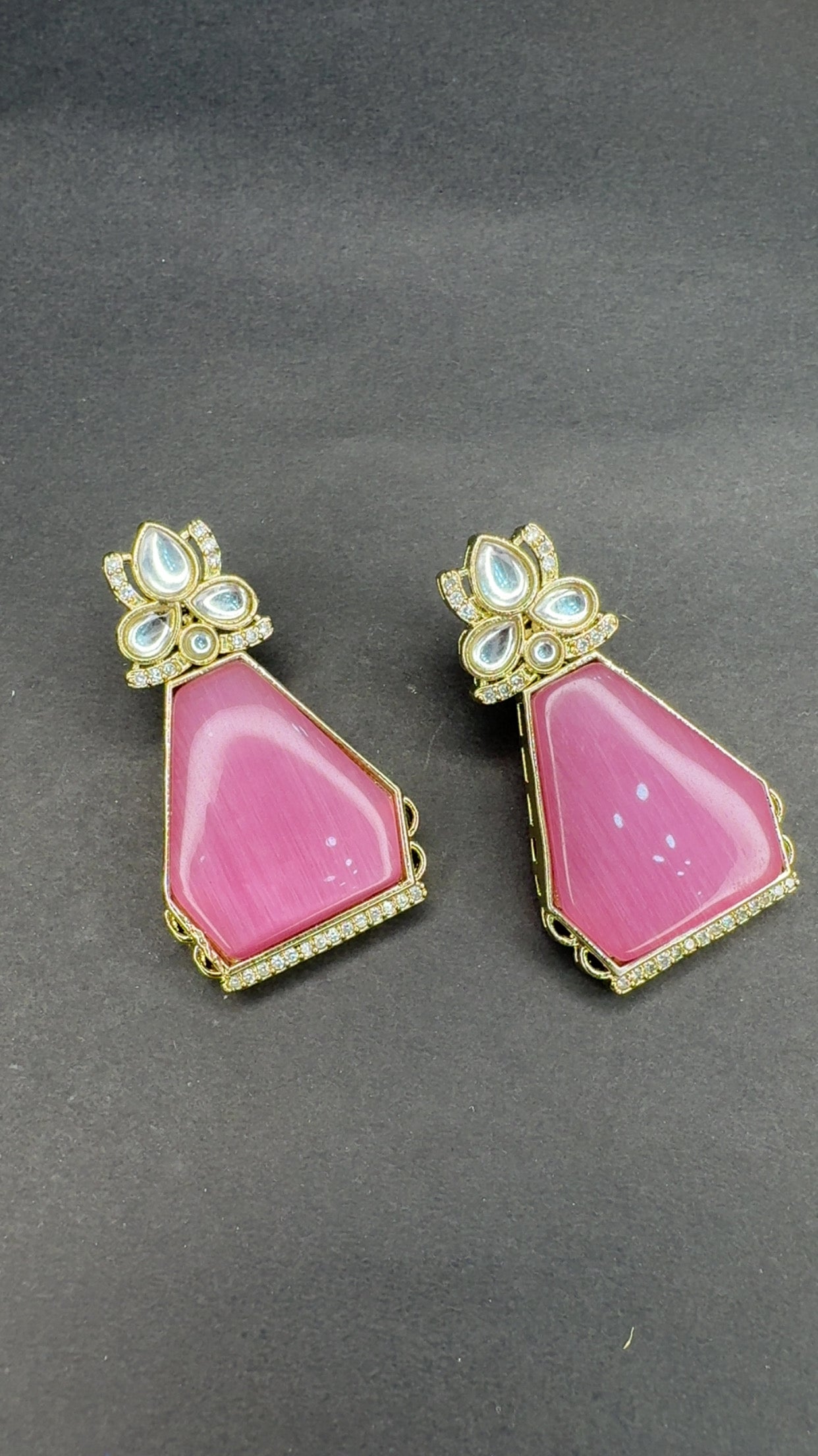 Earrings with colour moisanite stone