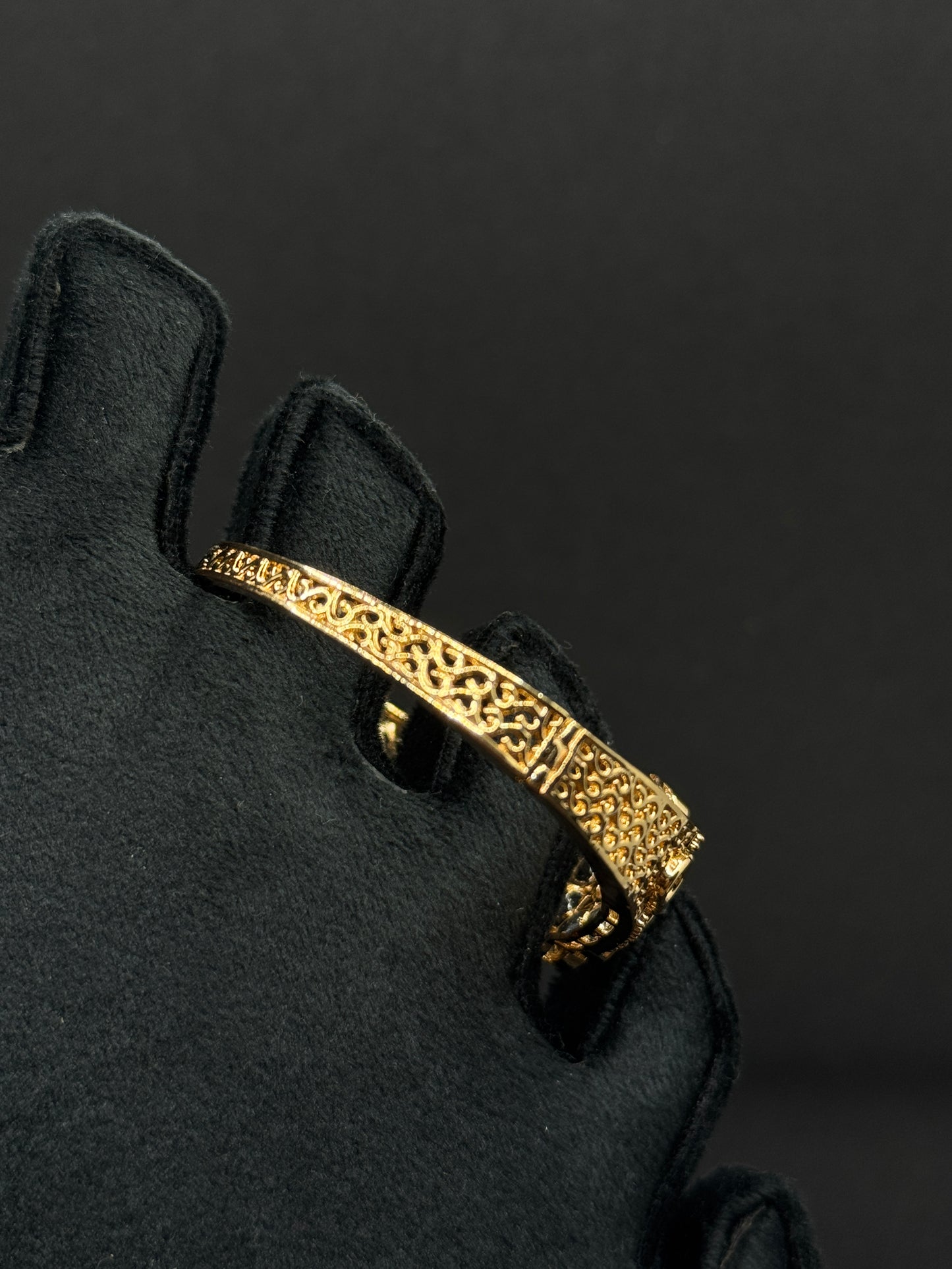 Exquisite Kundan Polki & Cubic Zirconia Floral Bracelet