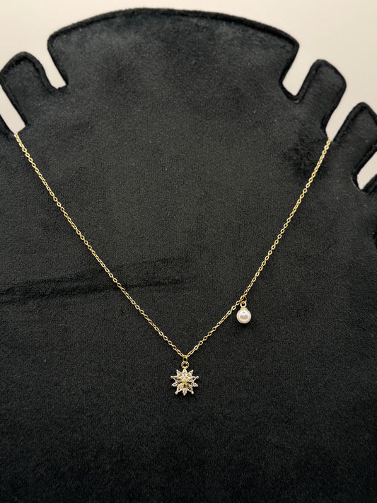 Zirconia flower necklace