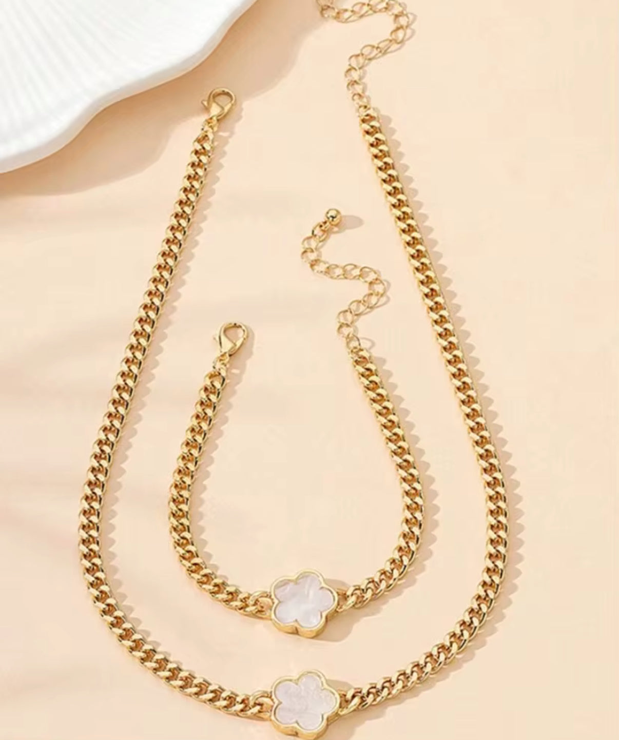 Elegant Gold-Plated Clover Jewelry Set - Necklace & Bracelet -White
