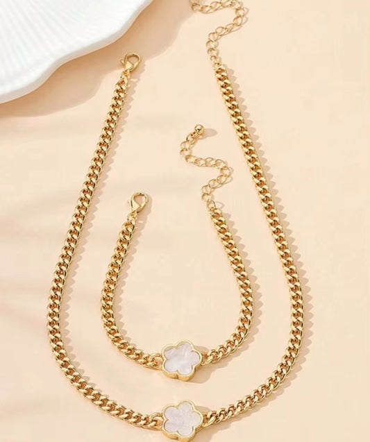 Elegant Gold-Plated Clover Jewelry Set - Necklace & Bracelet -White
