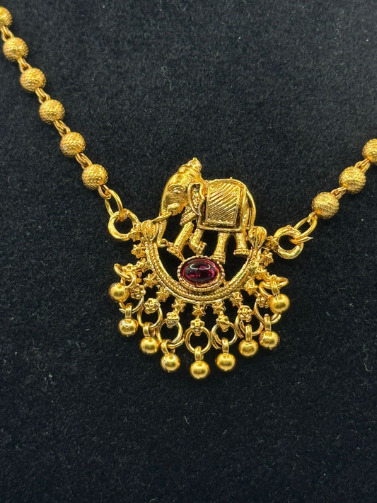 Necklace gold plated with elephant symbol and pearl chain